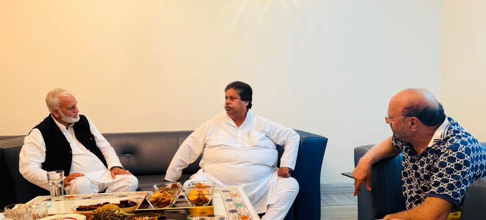J&amp;K Congress working President, Raman Bhalla along with Senior Congress Leader, G. M Saroori on Friday visited Gandhinagar to offer condolence to Nagar Singh over the sad demise of his mother Smt. Parkasho Devi Ji, who passed away a weeks ago.
<a href="/RahulGandhi/">Rahul Gandhi</a> <a href="/INCIndia/">Congress</a>