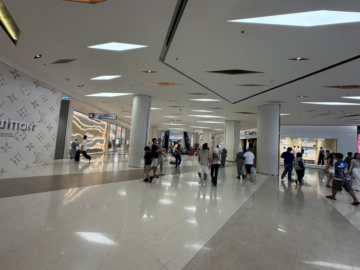 วันนี้หลังจบงานมาเจอสองเจ็ดได้ตรงนี้นะคับ💙
📍ชั้นM  siam paragon

#ssongjet