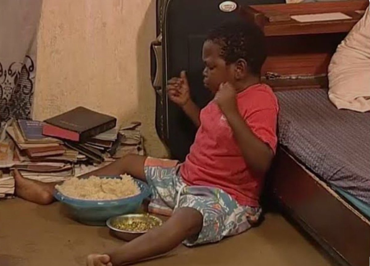 Everyone is celebrating girlfriend's day.

Me: