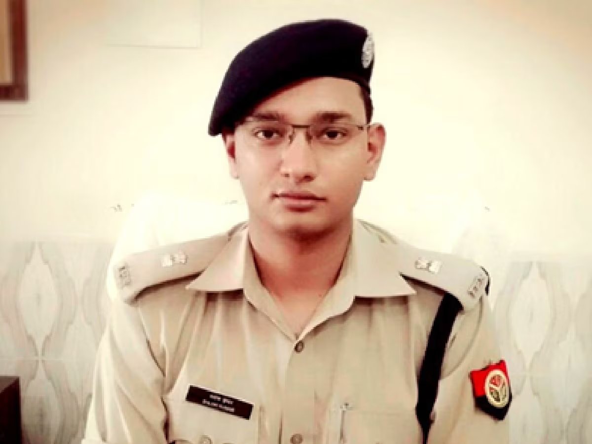 मथुरा पीड़ित की मेडिको-लीगल रिपोर्ट ने पकड़ा एसएसपी मथुरा का झूठ
---
डिप्टी CM <a href="/brajeshpathakup/">Brajesh Pathak</a> के हस्तक्षेप के बाद मथुरा पीड़ित की मेडिको-लीगल रिपोर्ट देखने को मिली जो 30 जुलाई 2025 की है। यानी घटना के 3 दिन बाद की। इस मेडिको-लीगल रिपोर्ट में लिखा है कि पीड़ित के वृषणकोष