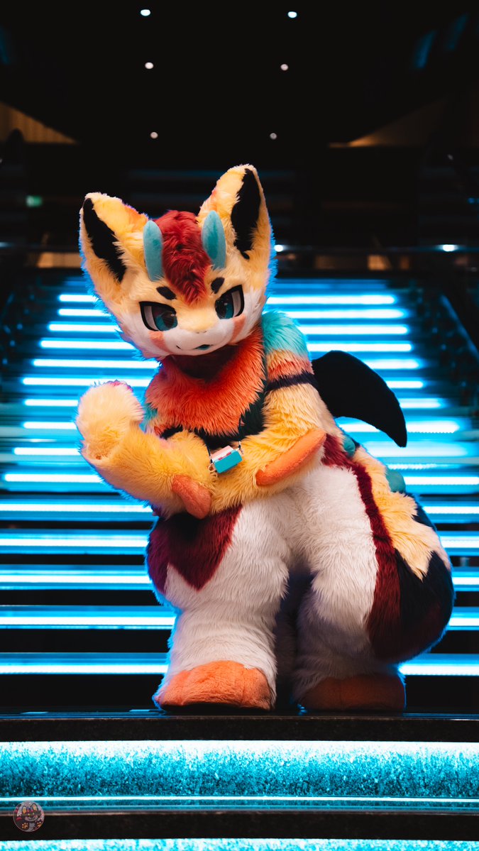 팔씨름 한판 하자💪

📸:<a href="/0blackmir0_/">Ruri</a> 
#FursuitFriday #fursuit #UTFG2025