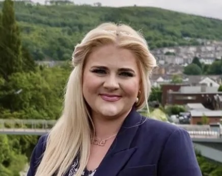 LabourRightWtch's tweet photo. Labour MP (Pontypridd) Alex Davies-Jones is an LFI member. She called the police on constituents who challenged her over Gaza, leading to arrests. 
She's the gambling spokesperson but has accepted gifts from the world's biggest gambling firm.
https://t.co/EmSi6O33rv https://t.co/ghVTm5Xxxt