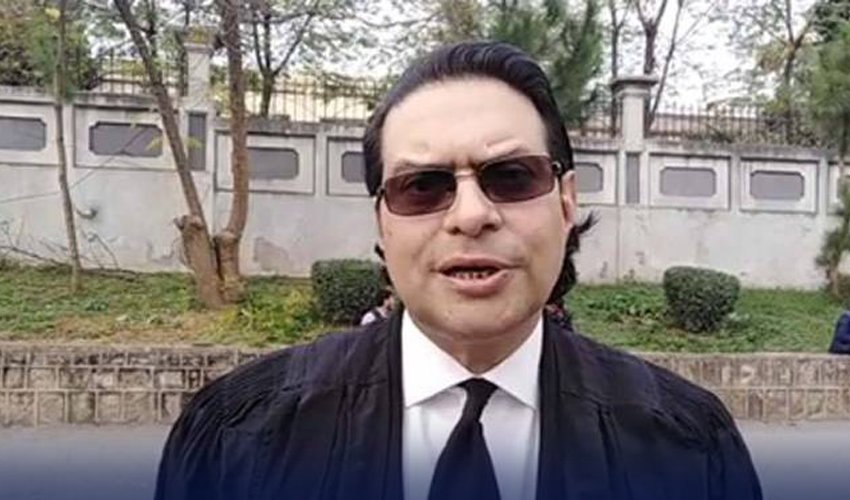 پشاور ہائیکورٹ نے پی ٹی آئی جنرل سیکریٹری سلمان اکرم راجہ کو گرفتار نہ کرنے کا حکم دیدیا، عدالت نے مقدمات کی تفصیلات طلب کرتے ہوئے 2 ہفتوں کی ضمانت دیدی-