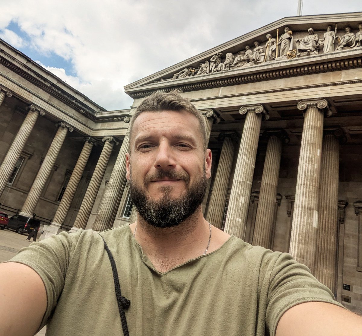 Hey girl. I heard you liked thick columns and other people's property.