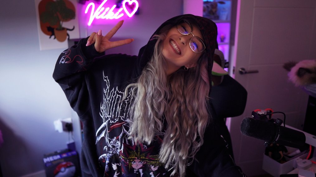 Going live NOW for my 6 year Twitch anniversary!! 12 hour stream, games, chaos, and good vibes AAAND GIVEAWAYS FROM AWESOME COMPANIES YAAAAA 

twitch tv / viiki