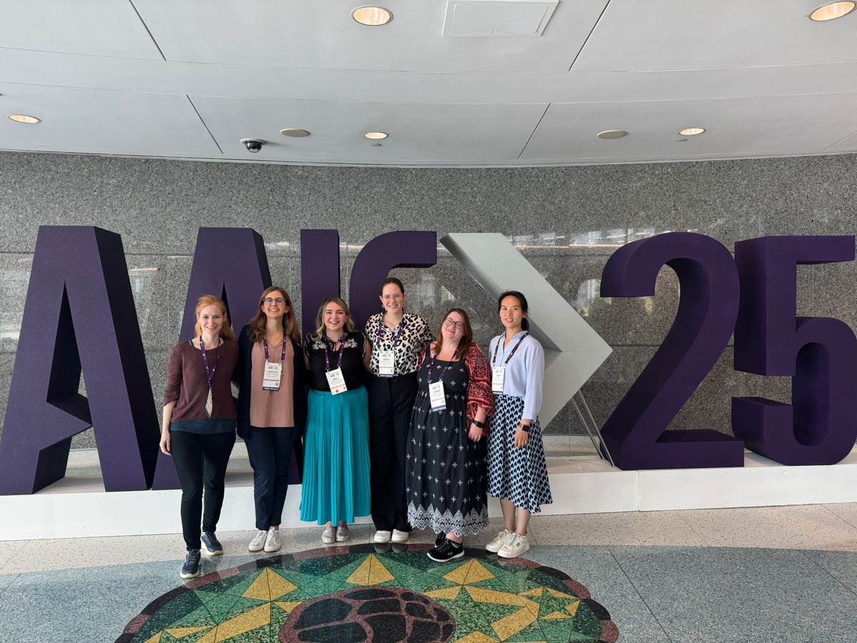 Team Oxford at #AAIC25 <a href="/OxPsychiatry/">Oxford Psychiatry</a> 💙 🇨🇦