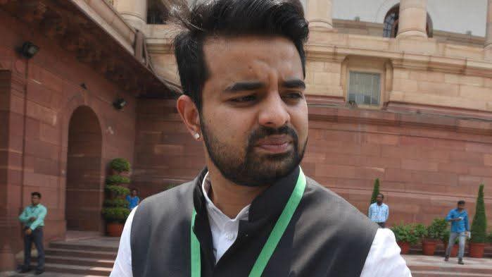 Justice ⚖️ 
बलात्कार मामले में पूर्व सांसद प्रज्वल रेवन्ना दोषी करार, 2 अगस्त को सजा सुनाएगी अदालत...
#StrayKids #PrajwalRevannavideo 
#prajwalvideos #PrajwalRevanna 
#KarnatakaRains #BengaluruCrime