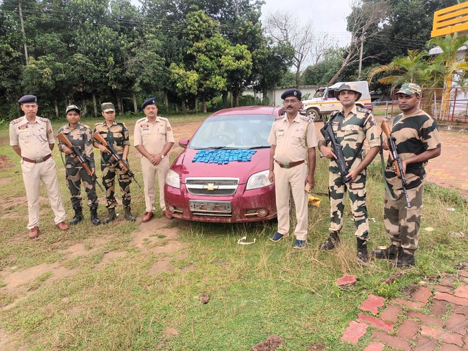 #BSFTripura के जवानों ने त्रिपुरा पुलिस के साथ एक संयुक्त अभियान चलाकर त्रिपुरा जिला सिपाहीजला,के सामान्य क्षेत्र से 14,000 याबा टैबलेट्स बरामद कीं, जिनकी कीमत लगभग ₹1.4 करोड़ आंकी गई है।

इस कार्रवाई में 3 संदिग्धों को गिरफ्तार भी किया गया है।

#AntiDrugOperation
#DrugSeizure