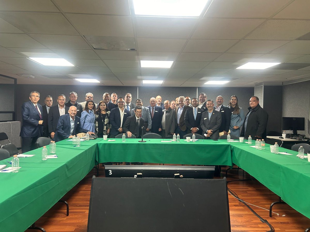 CANAINPESCA (@canainpescamx) on Twitter photo Agradecemos al Dr. Alejandro Flores Nava, su buena disposición, capacidad de diálogo e interés genuino en el sector pesquero y acuícola. Le deseamos éxito en sus proyectos futuros. <a href="/alflona5/">alejandro flores nava</a> <a href="/JulioBerdegue/">Julio Berdegué</a> Agradecemos al Dr. Alejandro Flores Nava, su buena disposición, capacidad de diálogo e interés genuino en el sector pesquero y acuícola. Le deseamos éxito en sus proyectos futuros. <a href="/alflona5/">alejandro flores nava</a> <a href="/JulioBerdegue/">Julio Berdegué</a>
