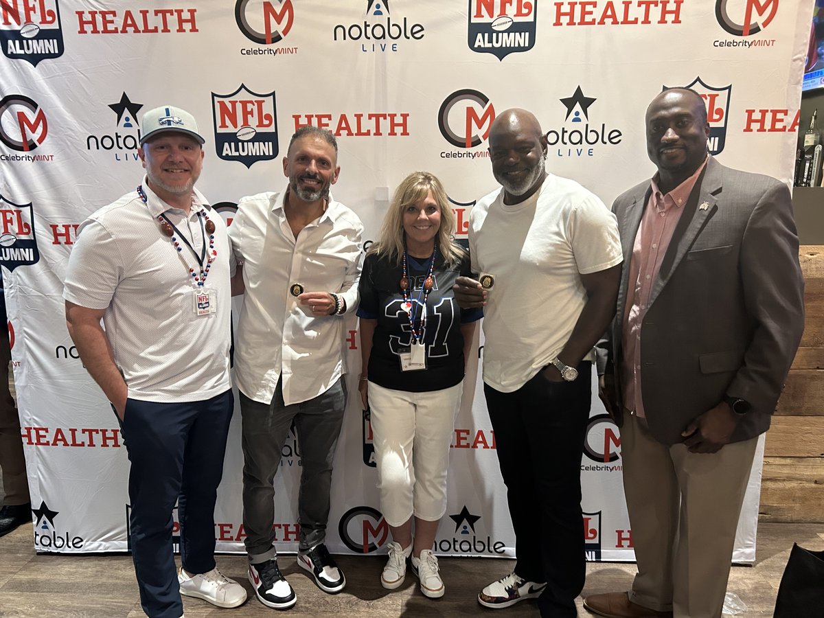 DEAHQ's tweet photo. .@DEADetroitDiv at @nflalumnihealth event challenging fans to #StepupSpeakoutFightback about the dangers of fentanyl. Joseph Dixon, Special Agent In Charge, DEA Detroit Division, engages with Hall of Famers @WMoon1, Charles Woodson & @EmmittSmith22. #OnePillCanKill. #DEAChallenge https://t.co/7mlOymavCt