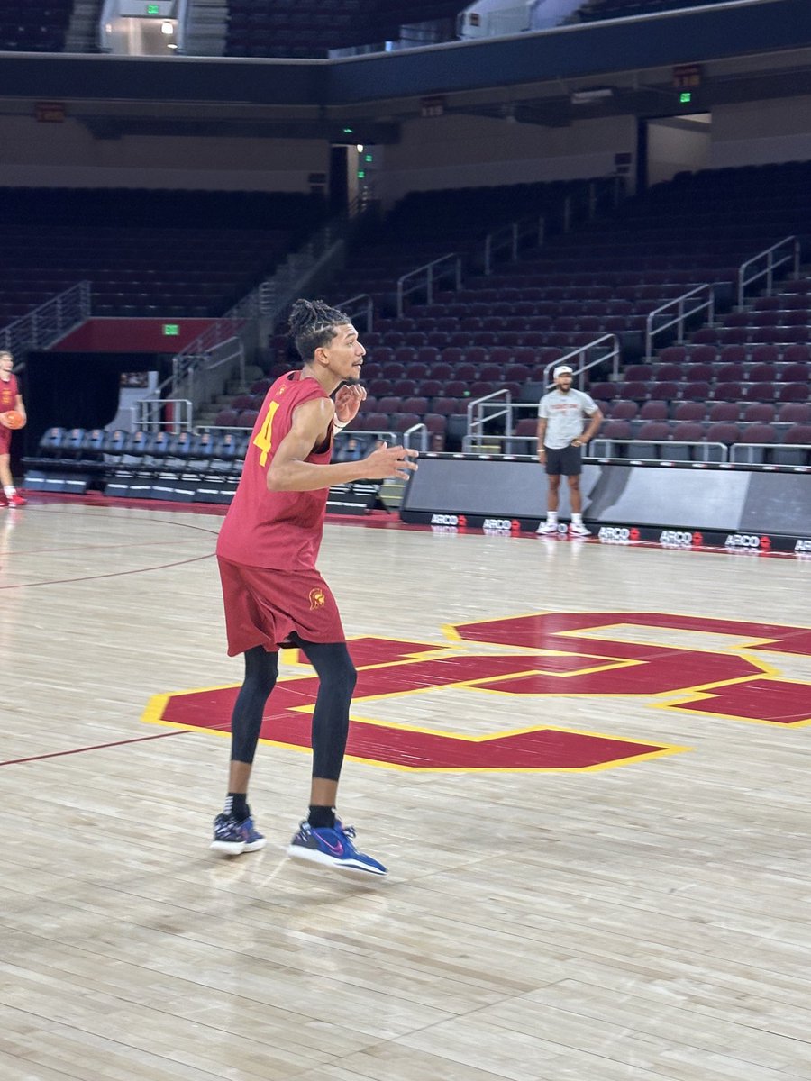 🏀West Coast Tour🏀
Stop #4: <a href="/USC_Hoops/">USC Men's Basketball</a> 

Hearing <a href="/EricPMusselman/">Eric Musselman</a> ask <a href="/ChadBaker2700/">Chad Baker-Mazara</a> for a Spanish translation is pure gold #FightOn✌🏽
#AlamoCityHoops
