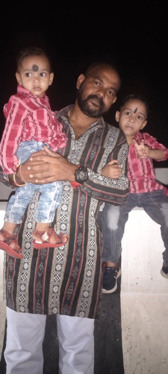 HariMeher3's tweet image. ଆମର କଲା, ସଂସ୍କୃତି, ସାହିତ୍ୟ ଆର୍ ପିନ୍ଧନ୍ ଉଢ଼ନ୍ କେ ପରିଚିତ କରିଥିବାର୍ ଗୁରୁ ସତ୍ୟ ନାରାୟଣ ବହିଦାରଙ୍କର୍ ଜନମ୍ ବାର୍ଷିକୀଥିଁ ତାଙ୍କୁ ଭାବ୍ ଭକ୍ତିର୍ ଶ୍ରଦ୍ଧାଞ୍ଜଲି ଜନାବାର୍ ସାଙ୍ଗେ ସାଙ୍ଗେ ସମ୍ବଲପୁରୀ ଦିନ୍ ର ସମକୁଁ ଗୁରୁଦୁଟେ ଶୁଭେଚ୍ଛା ଆର୍ ଅଭିନନ୍ଦନ୍ ଜନଉଛେଁ। 
ଯେ ମା ସମଲେଇ 🙏
#sambalpuriday