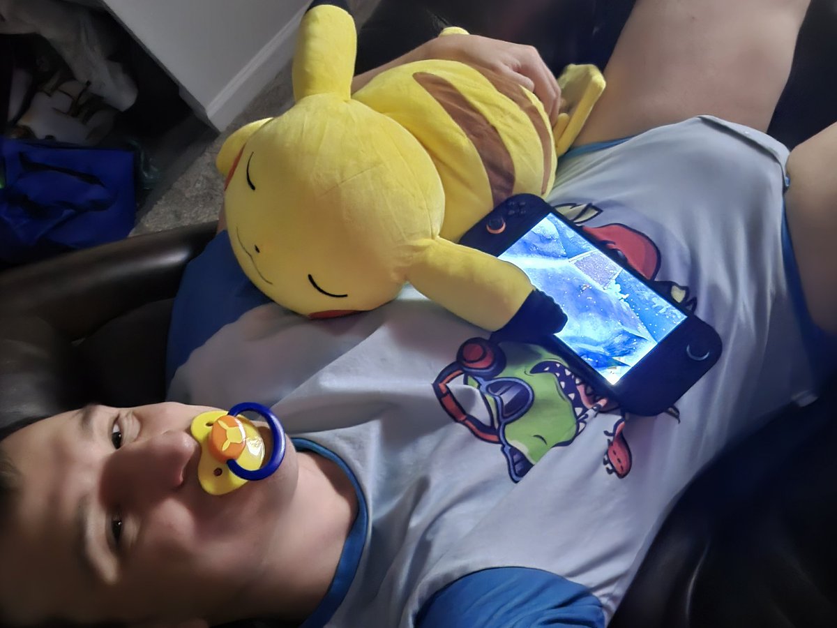 BDF Checklist
Pokemon ✅️
Pikachu ✅️
Paci ✅️
Soon to be soaked waddle butt ✅️