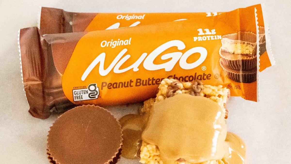 NuGoNutrition's tweet photo. Rate your Friday snack game 1-10 (11 if you’re holding a NuGo 😉)

Peanut Butter Chocolate is always our MVP. 🥜🍫

.

#nugobars #fridayfeeling #peanutbutterchocolate #glutenfree #snackbetter https://t.co/U3tRgfNN64