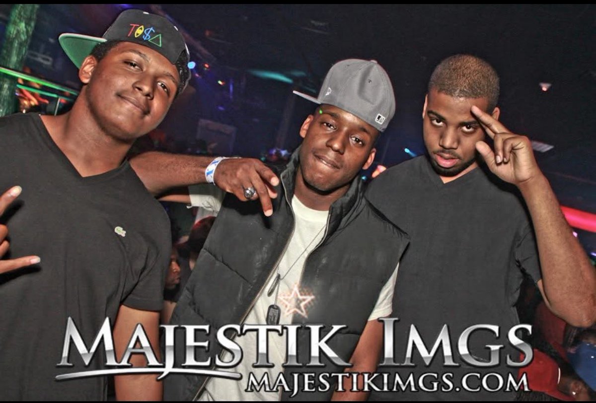 OGxTP's tweet image. Metro album is not big white T-shirts gang lol. It’s polo, Abercrombie, American eagle, Lacoste etc… I thought yall was of the culture? 😂