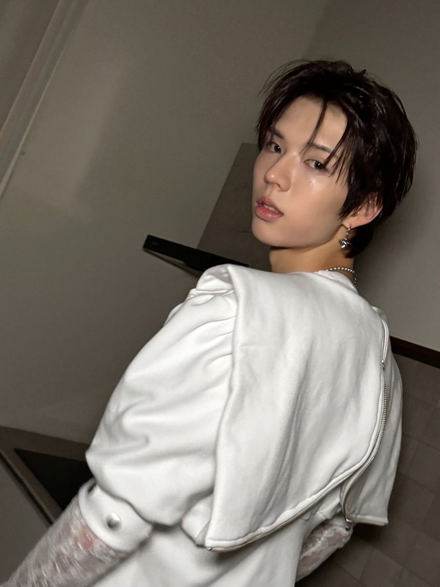 when i ask who ate all the dubai chocolate labubu moonbeam ice cream crumbl cookies and my hb looks at me like this