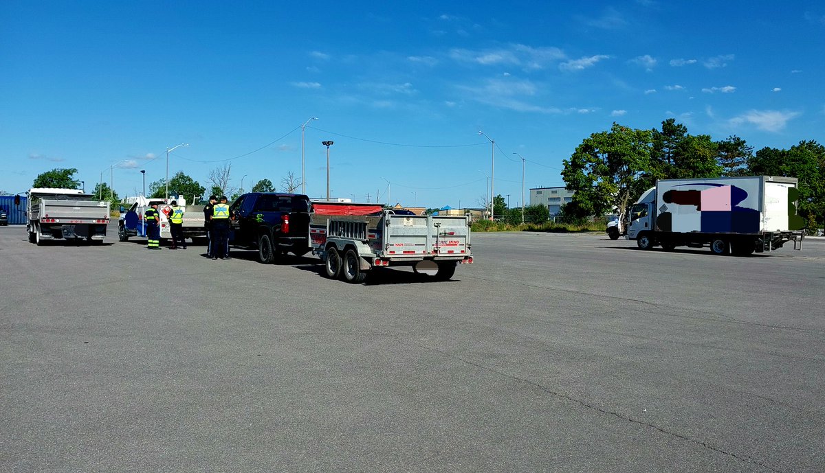 Kingston Police hosted its first ever <a href="/OPCVC/">OPCVC 🇨🇦</a> Commercial Vehicle Front Line Enforcement Course with instructors helping from <a href="/ONtransport/">Ontario Ministry of Transportation</a> <a href="/OPP_ER/">OPP East Region</a> 10 students were instructed (8-KP &amp; 2-OPP). 20 traffic stops resulted with 9 vehicles put out of service and 23 tickets issued #ygk^JB