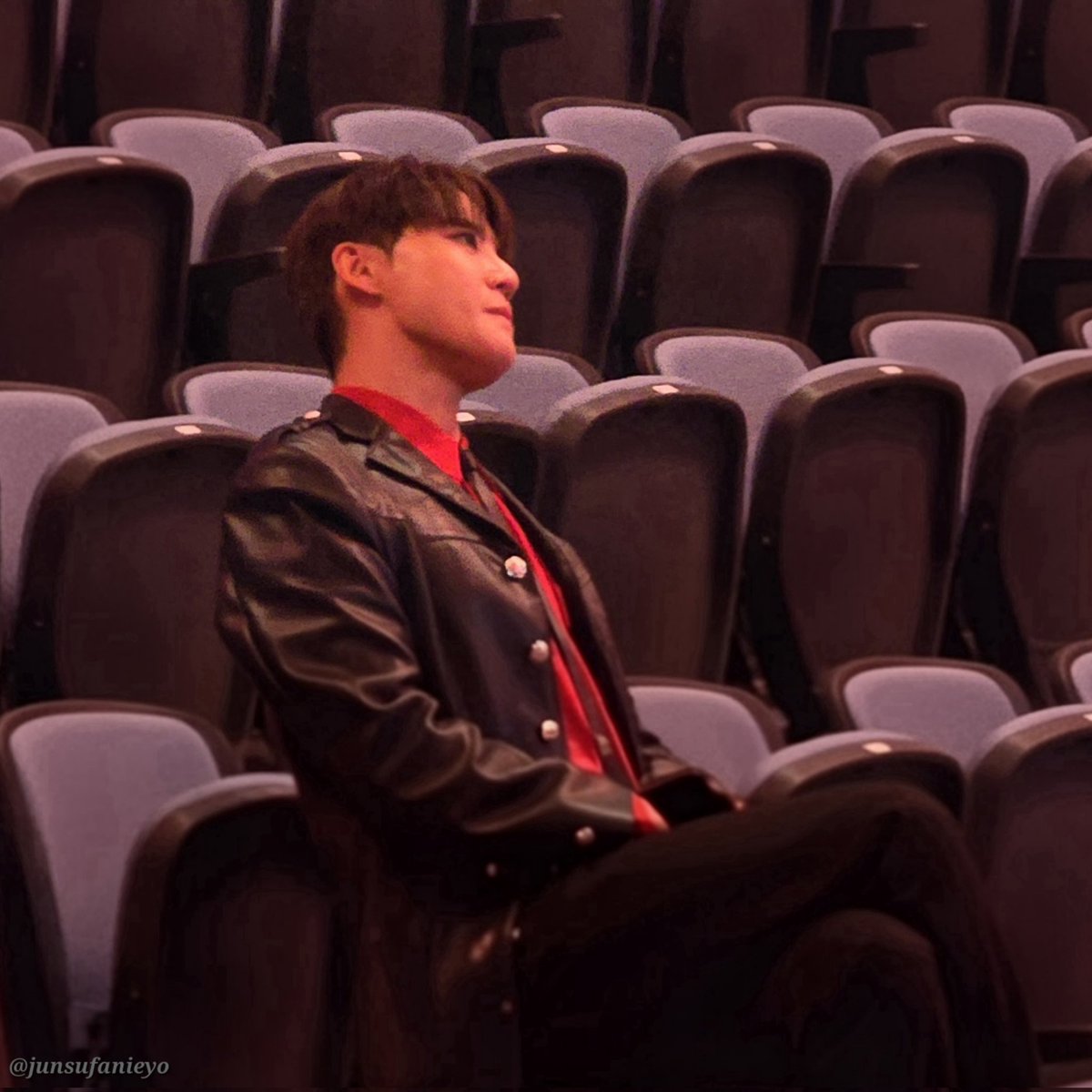 티원 (정육점 조명 없는 귀한) 쉬는시간 김준수✨️
느낌 너무 좋잖아.,.