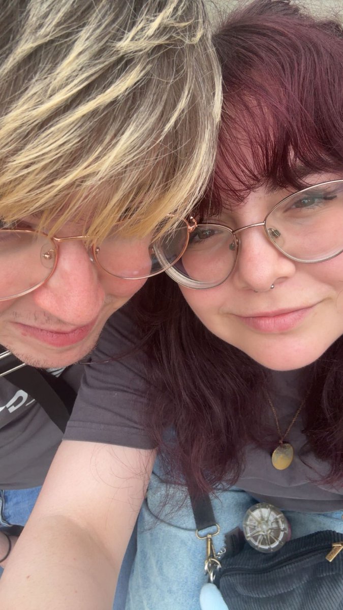 Happy international girlfriend day!

to my amazing, beautiful wife, I love you so so much and thank you for making my last 9 months and my entire life so much brighter and better :)) 🧡