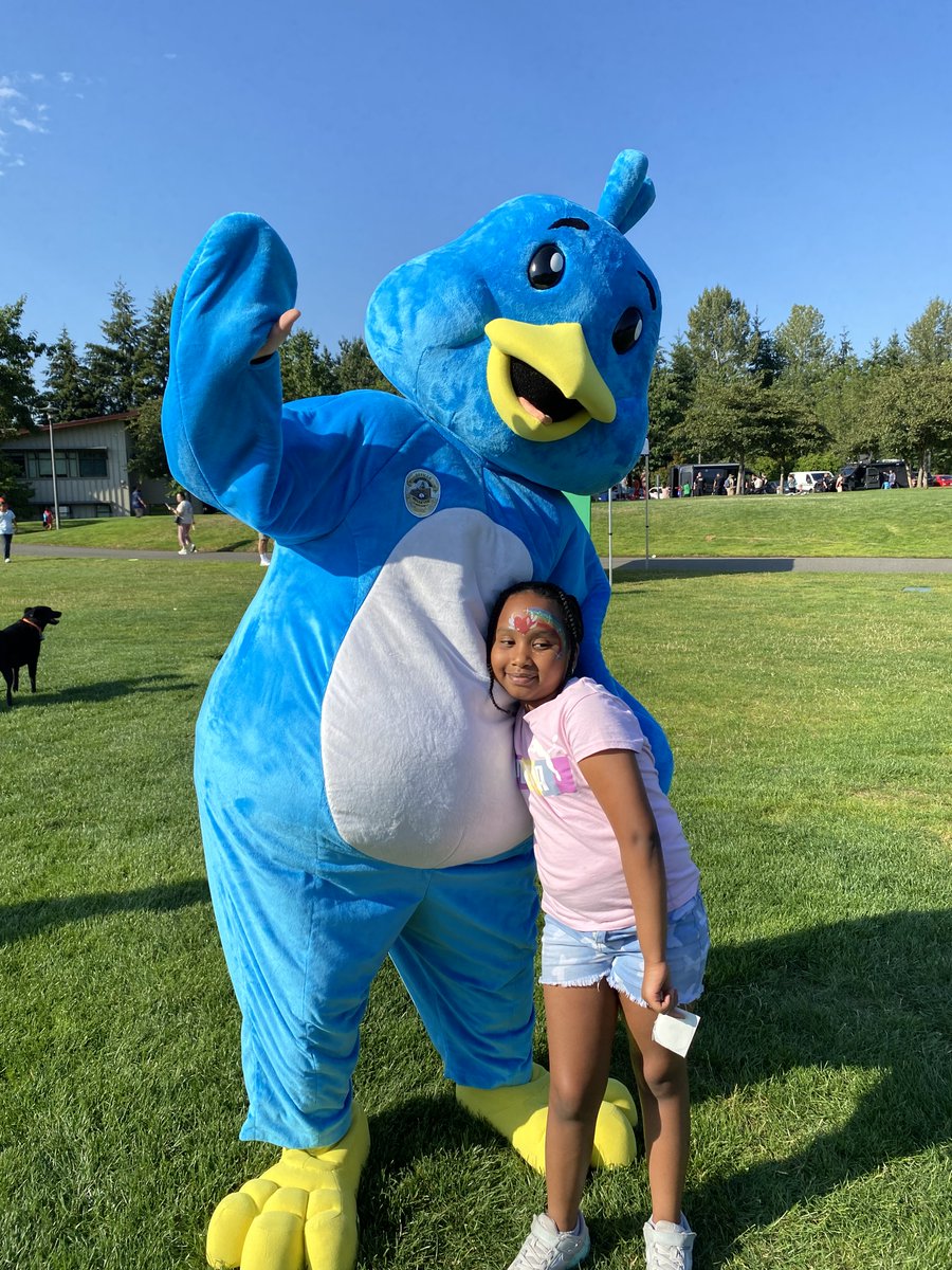National Night Out is just days away! 

We'll be having food trucks from Bai Tong, Stanfords, and Paparepas and the band 3 Trick Pony delivering some great jams. 

Learn more about our annual event at Crossroads Park here: bellevuewa.gov/city-governmen…