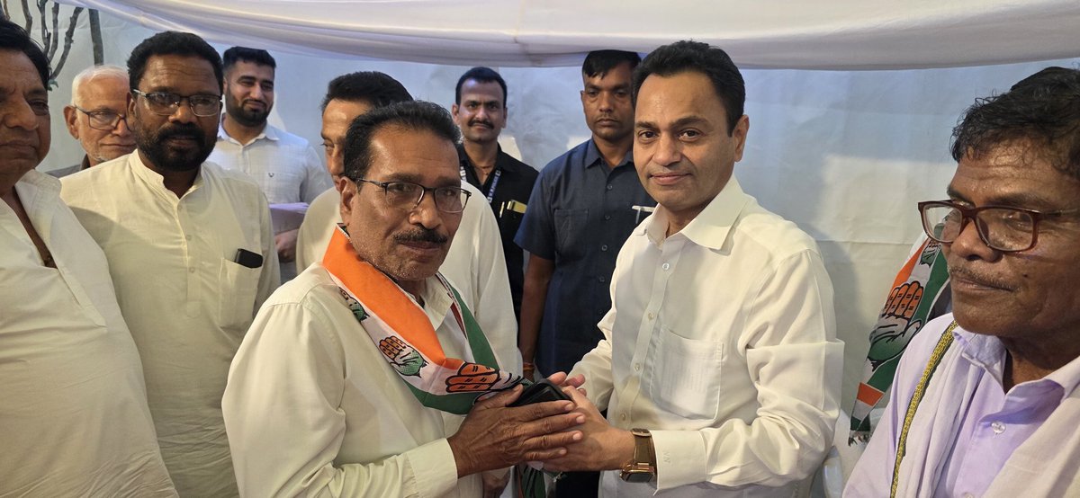Nakul Kamal Nath (@nakulknath) on Twitter photo पांढुर्णा से आए परिवारजनों से आज शिकारपुर निवास पर पूर्व मुख्यमंत्री मा. कमलनाथ जी के साथ आत्मीय मुलाकात की।
कांग्रेस परिवार में शामिल हुए नए सदस्यों का हार्दिक स्वागत करता हूं।
<a href="/OfficeOfKNath/">Kamal Nath</a> पांढुर्णा से आए परिवारजनों से आज शिकारपुर निवास पर पूर्व मुख्यमंत्री मा. कमलनाथ जी के साथ आत्मीय मुलाकात की।
कांग्रेस परिवार में शामिल हुए नए सदस्यों का हार्दिक स्वागत करता हूं।
<a href="/OfficeOfKNath/">Kamal Nath</a>