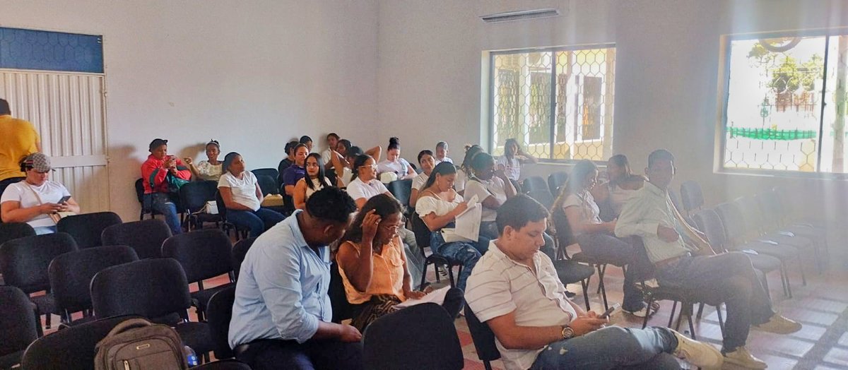 UniCaribe_'s tweet photo. #FlashInfotep | 🤳 Nuestra comunidad académica de la Sede #Aracataca disfruta de las charlas previas al #FestivalMacondo que se adelantará en este municipio.
🟪🟨🟩 El corazón 💛cultural del #Caribe late en nuestra sede.
⚪️🔴🟢🟡 https://t.co/cdWtU2VebV