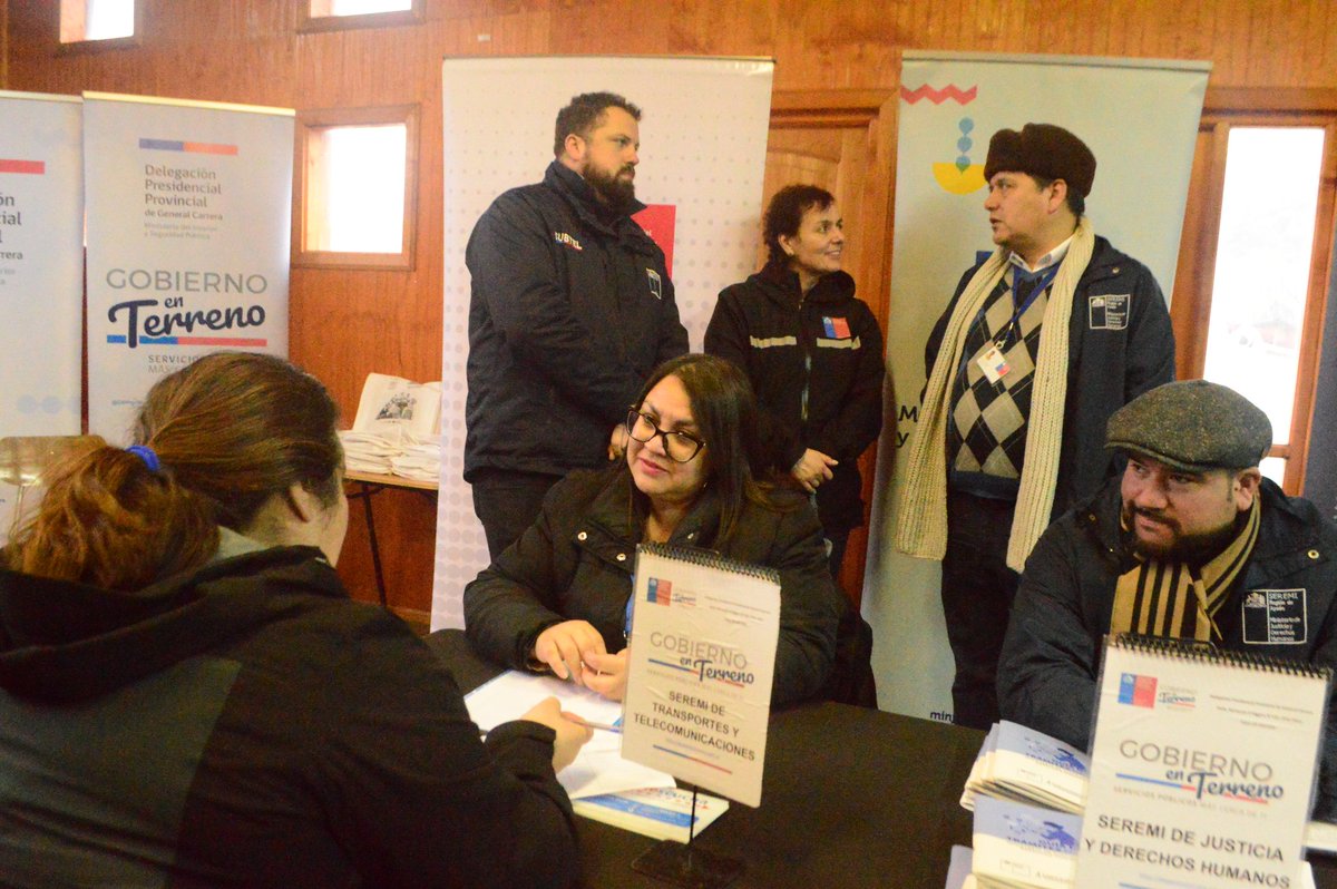 MTTAysen's tweet image. ✅️ #GobiernoEnTerreno 
📍Cerro Castillo 

En una nueva convocatoria de Gobierno en Terreno @DPRAysen y @DPPGralCarrera, nos hacemos presentes con el seremiTT Hans Zimmermann, equipo OIRS @DTPRegional y @subtel_chile 

#ChileMejorConectado