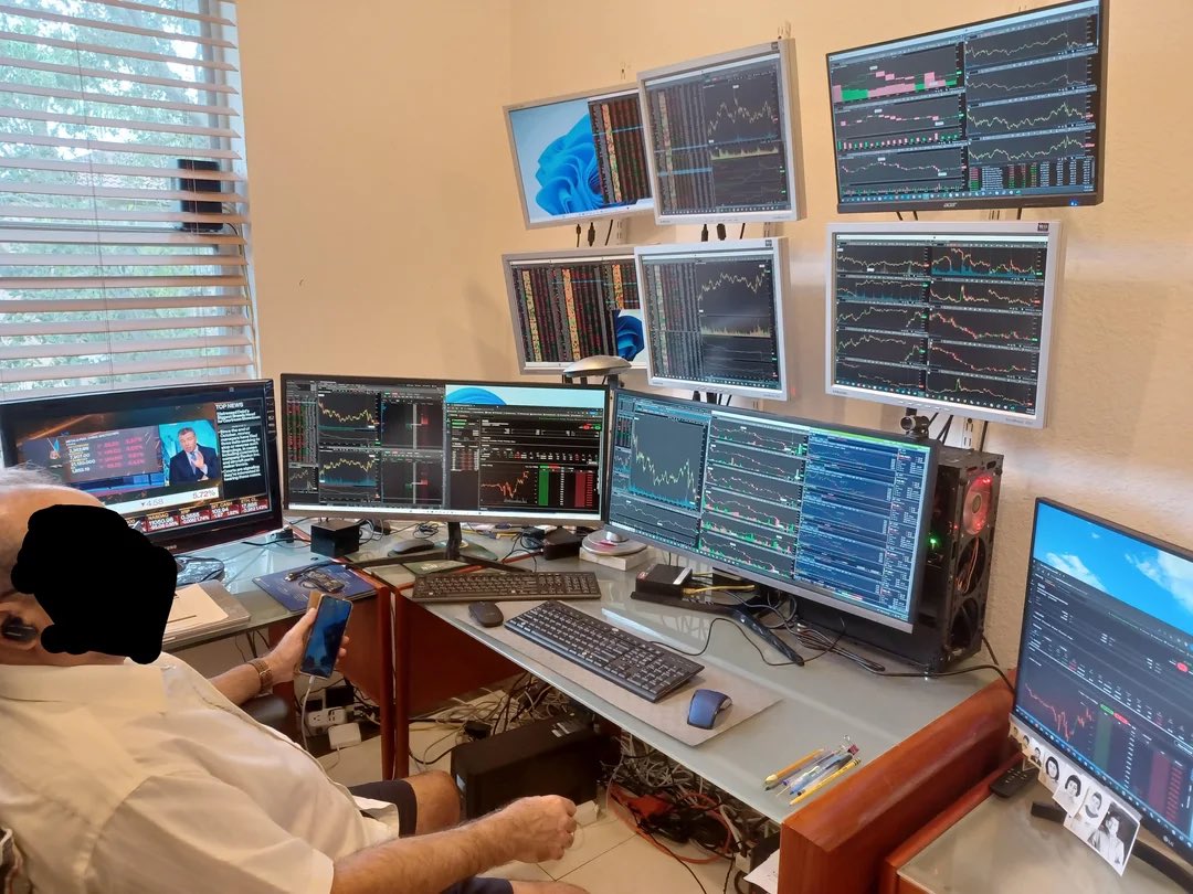 People keep asking why I’m so bullish on $CHAIR

It’s a dumb meme and that’s exactly the point
It represents one of the simplest, most universal needs. Before anything big happens, someone has to sit down

Amazon, Tesla, Apple? Built from chairs

Not thrones, not beanbags. Just