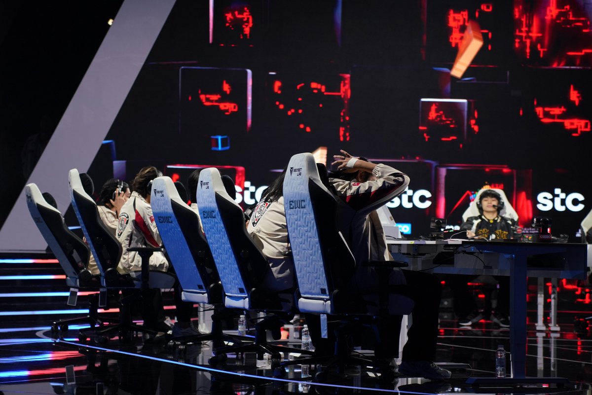 OGesports's tweet photo. A semi-final full of emotion.

All eyes on the prize tomorrow 🏆 https://t.co/OAZIPjA0CO