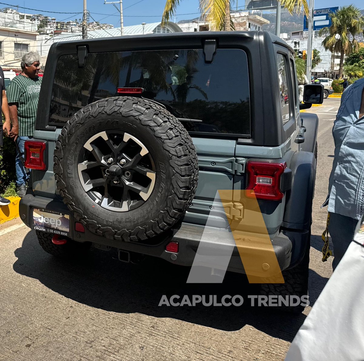 jorgegogdl's tweet photo. Antes de ser alcaldesa tenía un Chevy año 2000  y una CRV 2008, ahora evolucionó a traer una Jeep Rubicón Unlimited que cuesta millón y medio de pesos https://t.co/ni4pyqA9Tv