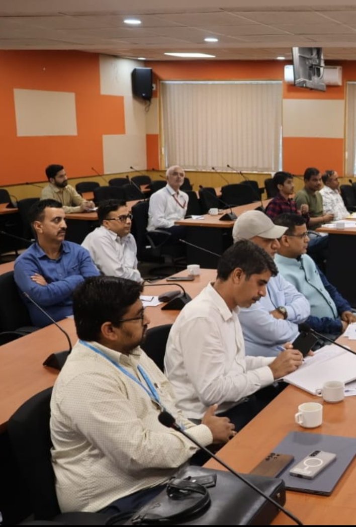 A Multi-Sectoral Review Meeting under the #TBMuktBharat Abhiyan was held today under the chairmanship of Sh. Hemraj Bairwa, Deputy Commissioner, Kangra.
🫁Screening of high risk population, Risk assessment in DTBC
🤝Janbhagidhari, Become #NikshayMitra
TBMuktPanchayat