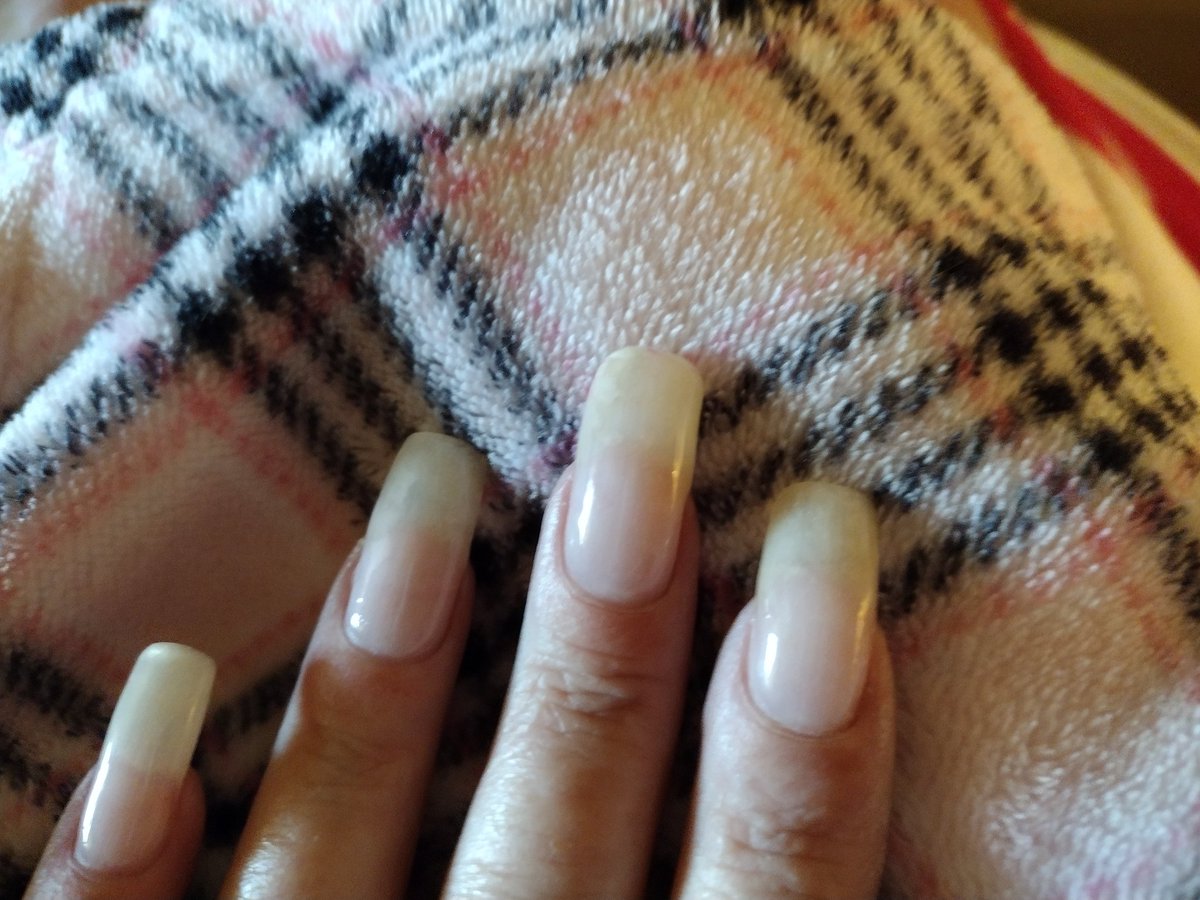 I go to get my nails done this morning and she has me in and out in 30 Minutes!😳She's got some new fangled way of doing it which is just fine with me cuz look at the awesome job she did! I'm gonna paint em all different colors😜💕