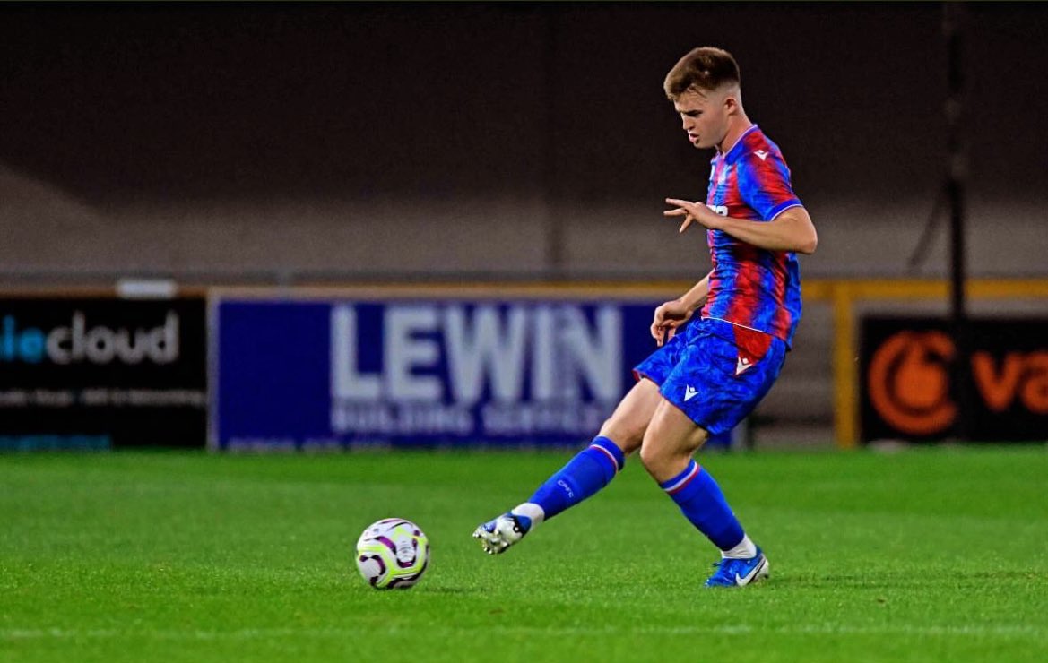 Ireland underage Luke Browne is starting for Crystal Palace’s first team vs Augsburg to make his first team debut for the club!🇮🇪

A massive step forward for the talented defender.