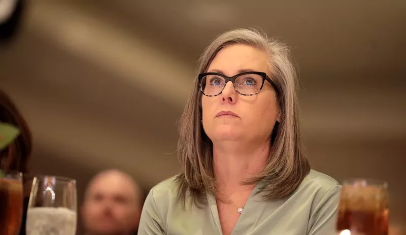 🔗: phoenixnewtimes.com/news/empty-ari…

ICE wants prison beds. Gov. Katie Hobbs may have just provided 500