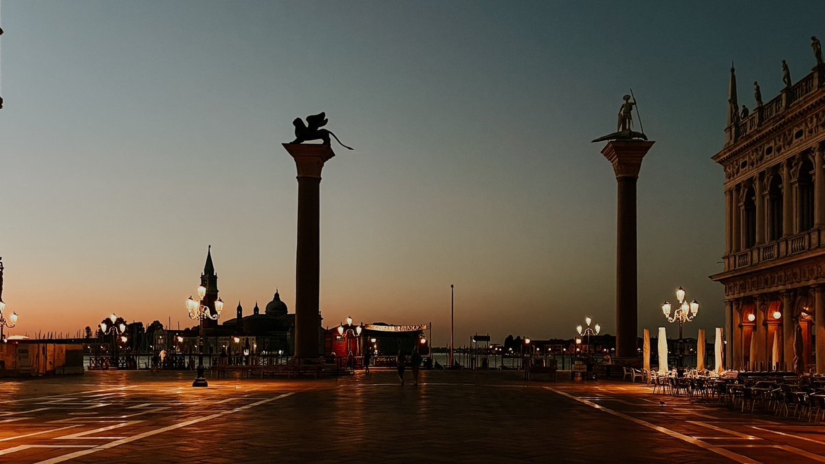 #VeneziaPerImmagini

✨ Buona serata con questo #tramonto di Vito Ancona, che ringraziamo

📧  Invia i tuoi scatti a social@comune.venezia.it
Send your best shots to social@comune.venezia.it

<a href="/veneziaunica/">Venezia Unica</a> <a href="/lecittainfesta/">Le Città in Festa</a> @DetourismVenice <a href="/TurismoVeneto/">Visit Veneto</a>