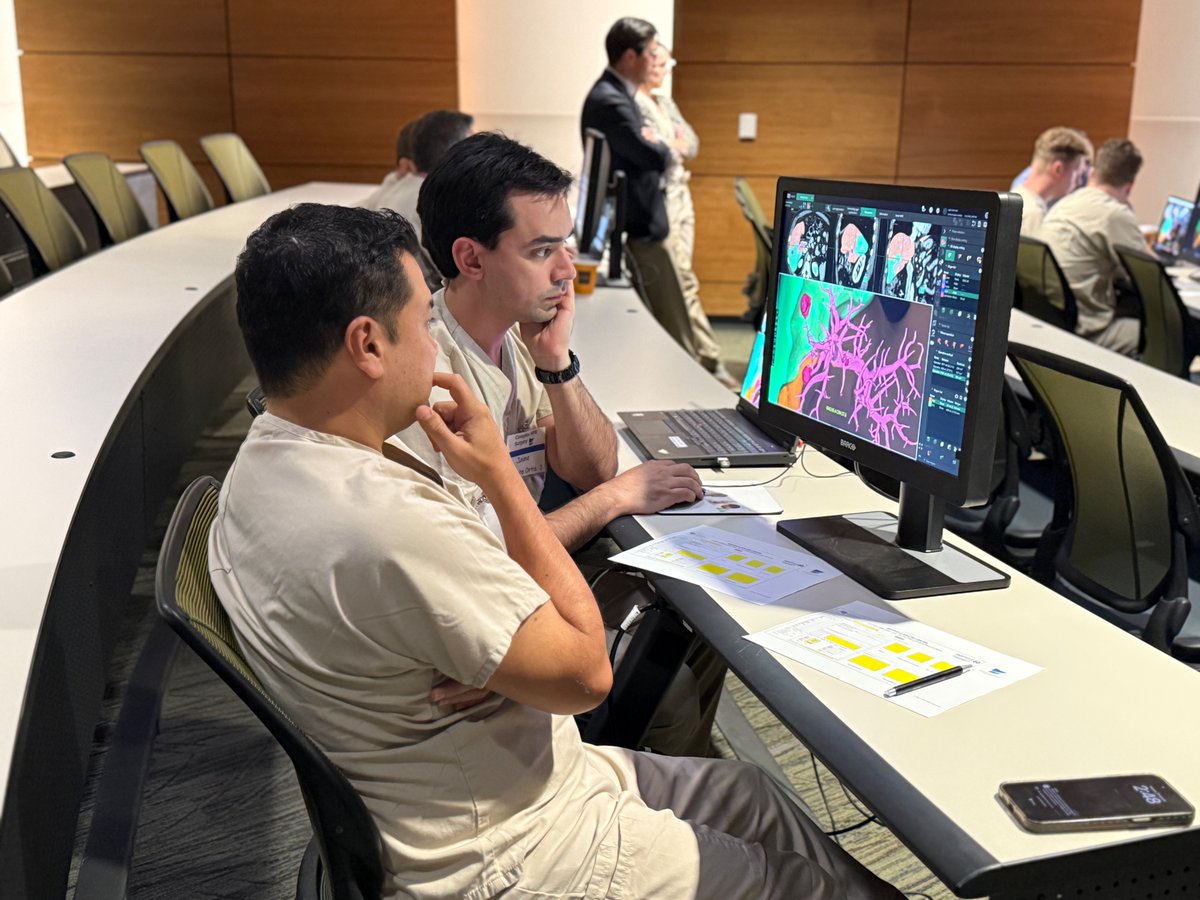 CAMLSTAMPA's tweet image. Surgeons about to begin their surgical oncology fellowships recently came to CAMLS for an intensive program focused on strengthening foundational knowledge and technical skills in HPB surgery. 
@MoffittNews @DanielAnayaMD @mhepatobiliary  @DenboJw