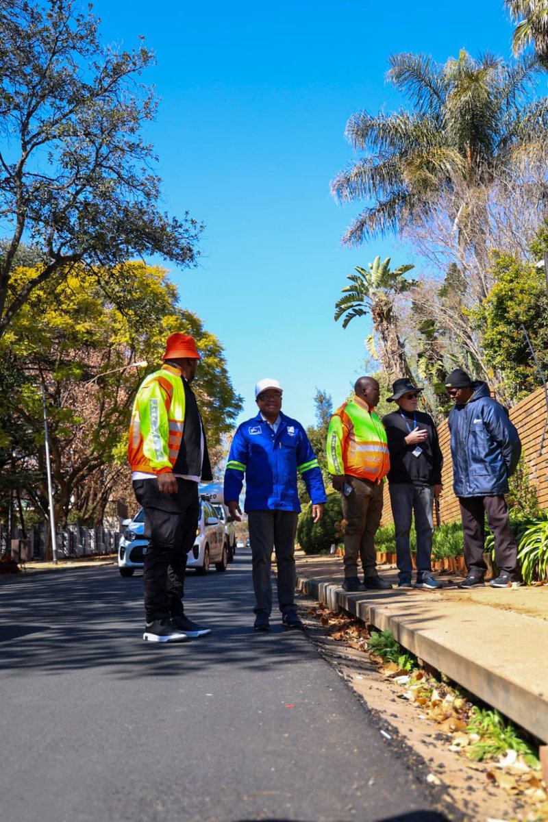 DadaMorero's tweet photo. The War on Potholes program was officially launched in July, focusing on repairing potholes and resurfacing roads in Ward90.
#JoburgServices #HighImpactServiceDelivery #RegionB https://t.co/ak8QSUQH1d