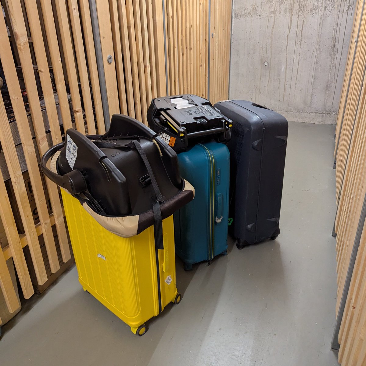 oleg_nenashev's tweet photo. So it begins 🧳 #JCrete https://t.co/3l4Pau1Lx2