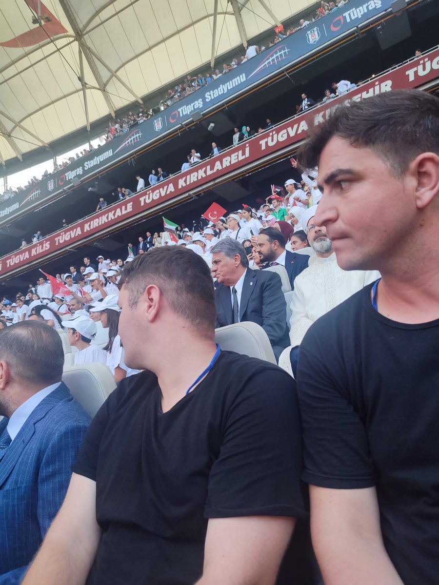 Sn Başkan, hazır yakalamışken Diyanet İşleri Başkanını bizim için cuma çıkışları nakti yardım toplama işini konuşsaydın ya. Sevaptır <a href="/DIBAliErbas/">Prof. Dr. Ali Erbaş</a> bi el atıverin…