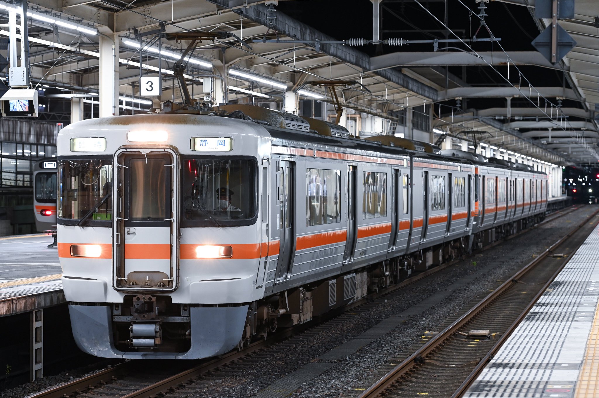 謙信号 中峰 通過　 千倉でつなぐ～KDDI千倉海底線中継所～｜風浦遙（秩父橋架道橋）