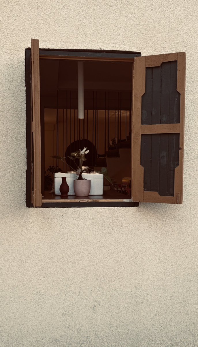 ومن الشباك .. لـ أرميلك حالي ❤️😌