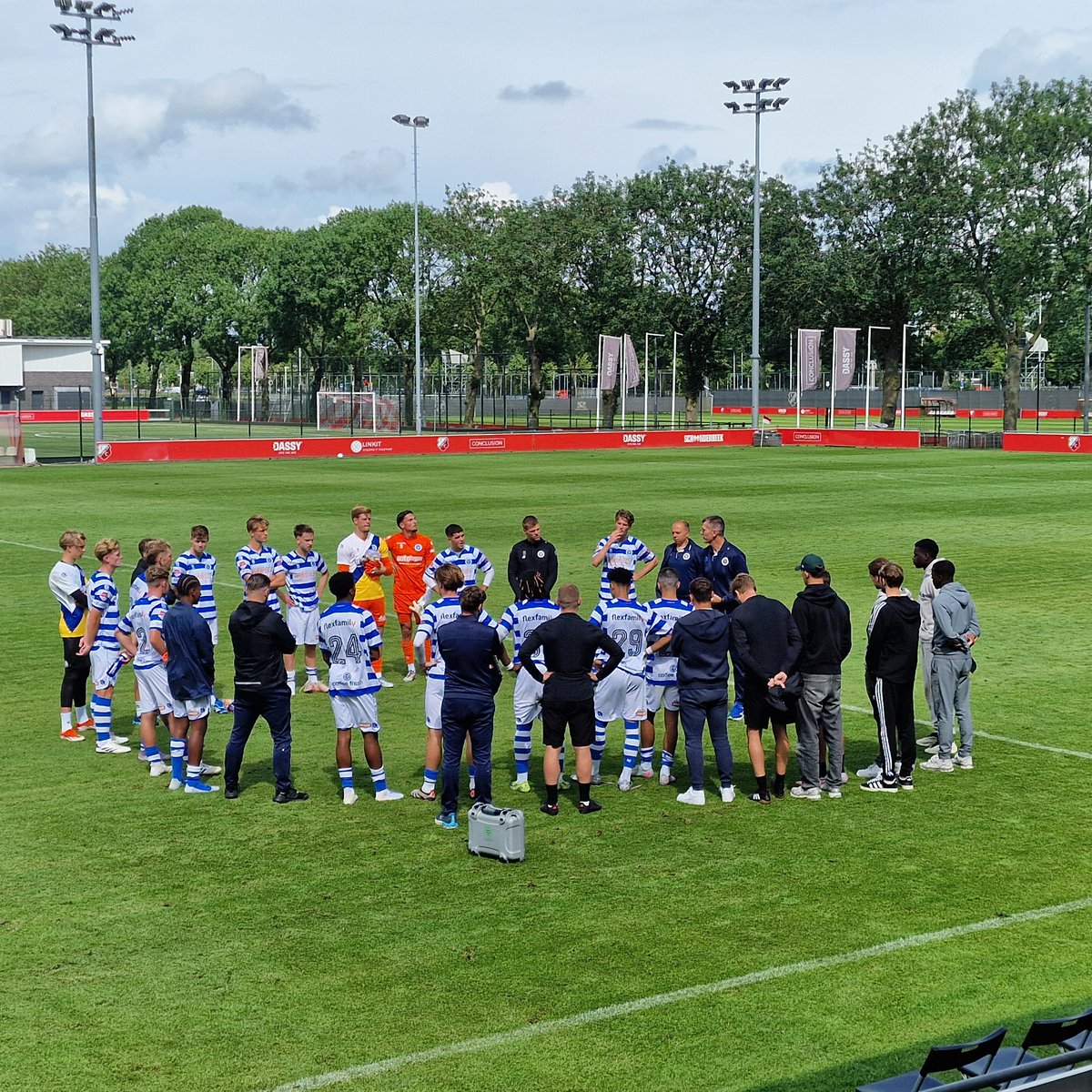 Na 7 maanden eindelijk weer eens wedstrijd van <a href="/DeGraafschap/">De Graafschap</a> kunnen bezoeken.. helaas eerste nederlaag van oefencampagne tegen Utrecht.. toch genoten om er weer bij te zijn..