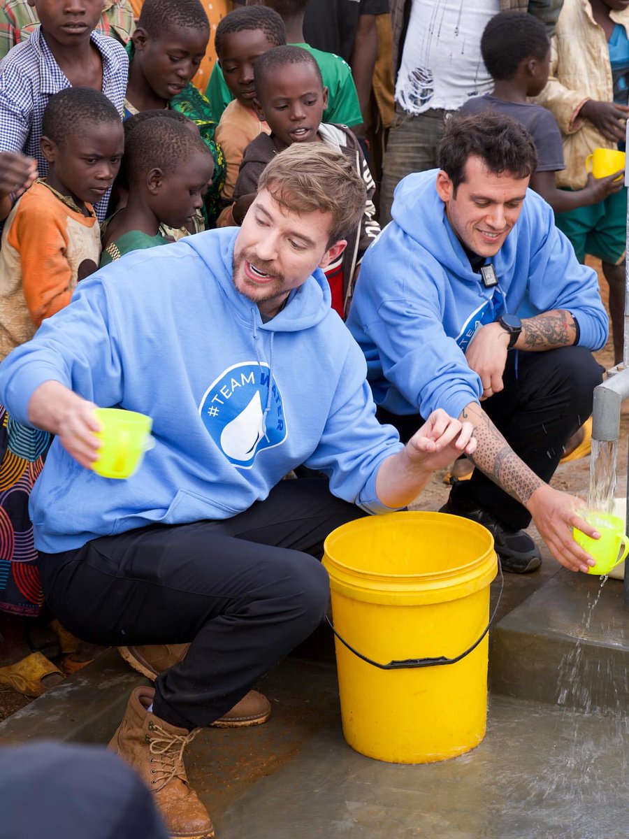 mrbeast_update's tweet photo. MrBeast posted on Instagram!

"TEAMWATER IS NOW LIVE! ONE DOLLAR EQUALS ONE YEAR OF CLEAN WATER FOR SOMEONE IN NEED! Our goal is to raise $40,000,000 to give 2,000,000 people clean water for decades! GO DONATE WITH LINK IN BIO" https://t.co/t0qM4rv61t