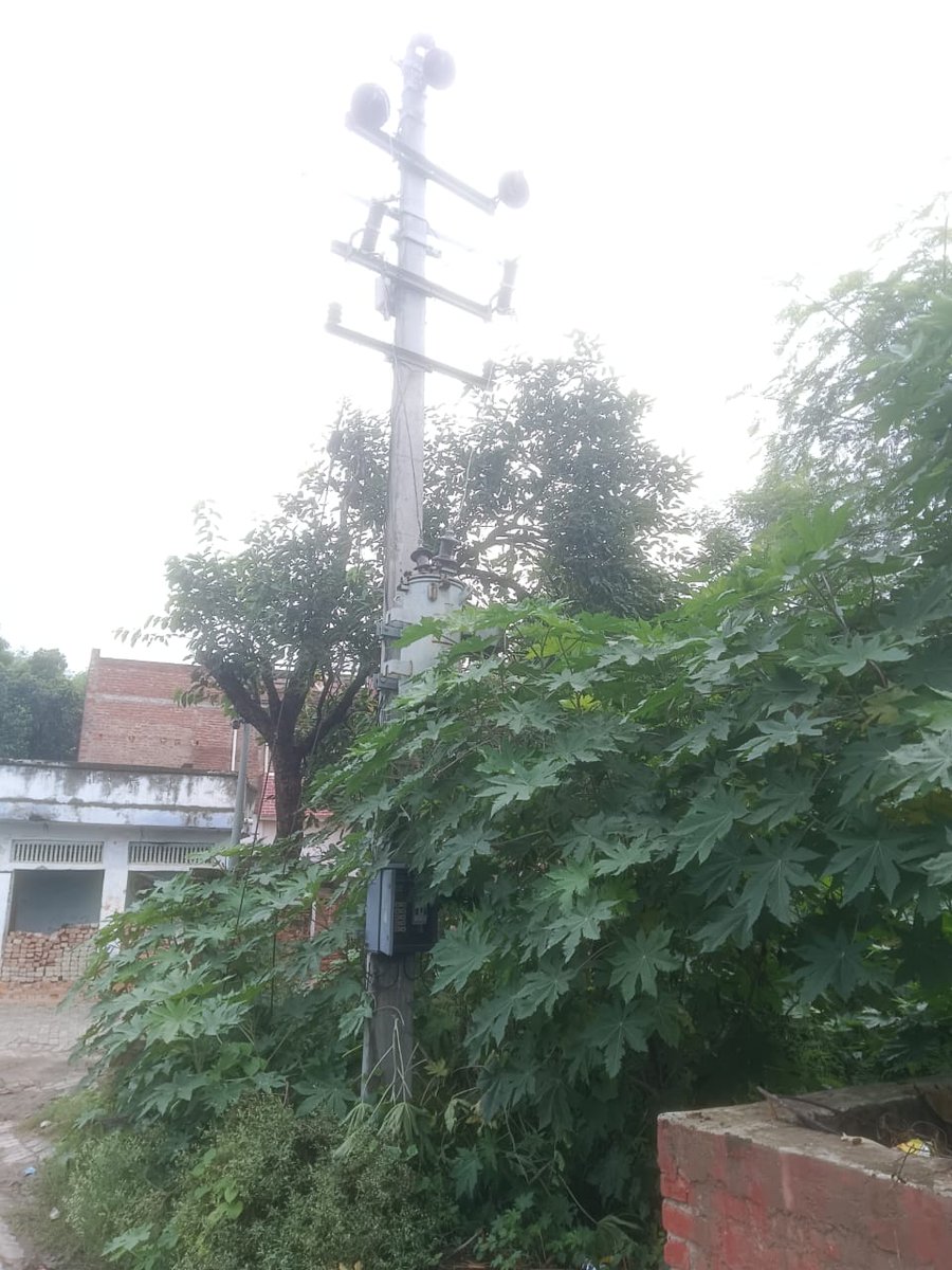 बाराबंकी : पिछले दो दिनों से खराब पड़ा है ट्रांसफार्मर,आधे गांव में छाया अंधेरा, सूचना के बाद भी नहीं बदला गया। हैदरगढ़ तहसील क्षेत्र के सुबेहा विद्युत उपकेंद्र के मिश्रन पुरवा मजरे जमीन हुसैनाबाद का मामला। 
<a href="/UPPCLLKO/">UPPCL</a> 
<a href="/aksharmaBharat/">A K Sharma</a>
<a href="/myogioffice/">Yogi Adityanath Office</a>
<a href="/UppclNishant/">Nishant Naveen</a>