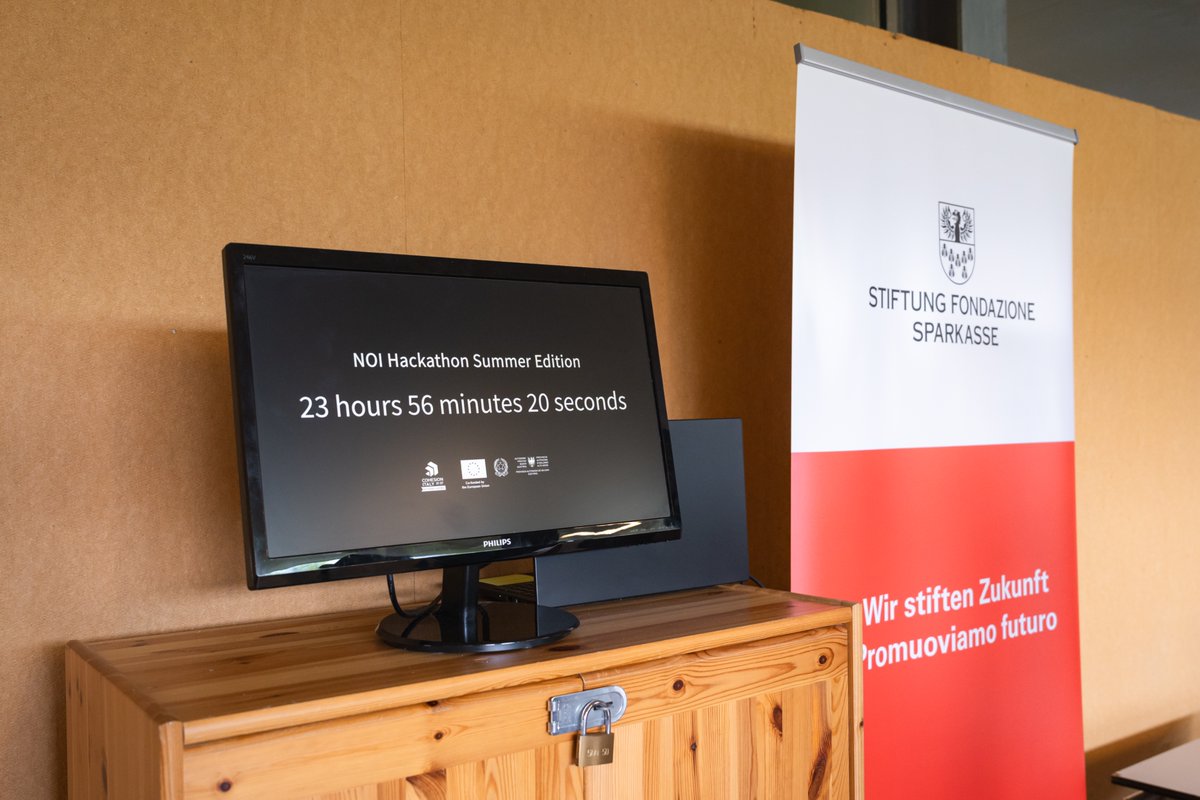 NOIhackathon's tweet photo. 🍽️ Dinner time is getting closer, and day one is flying by!
While participants keep working non-stop on their ideas, here are some detail shots from behind the scenes 👀
#NOIHackathon #hackathonbz #noihack https://t.co/OpqCrrpusu