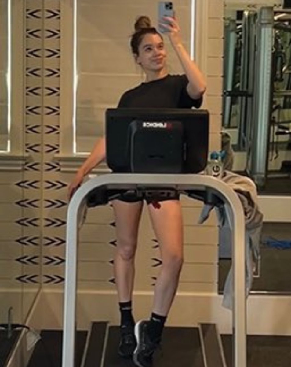 Hailee Steinfeld omg!