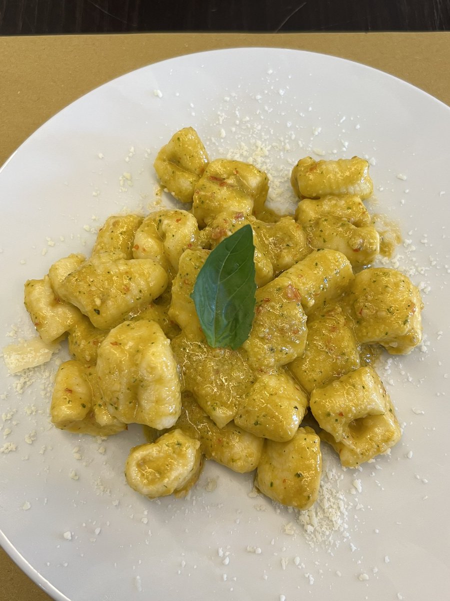 Gnocchi pesto e ricotta 😋