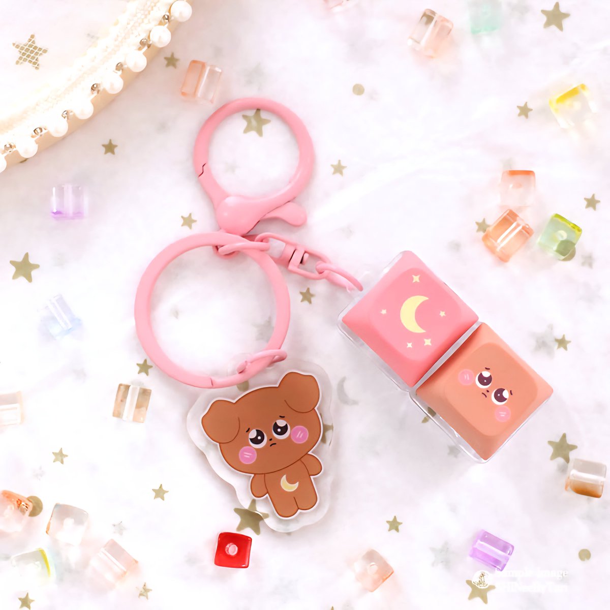 【Jonghyun Appreciation Giveaway】
       ✨️ WORLDWIDE Giveaway ✨️

Prize: 1 key cap keychain

Countries that are sadly excluded:
** I ship everywhere but can't send to Germany 'cause of the packaging law &amp; I cannot ship to Israel, Russia or Saudia Arabia because my packages