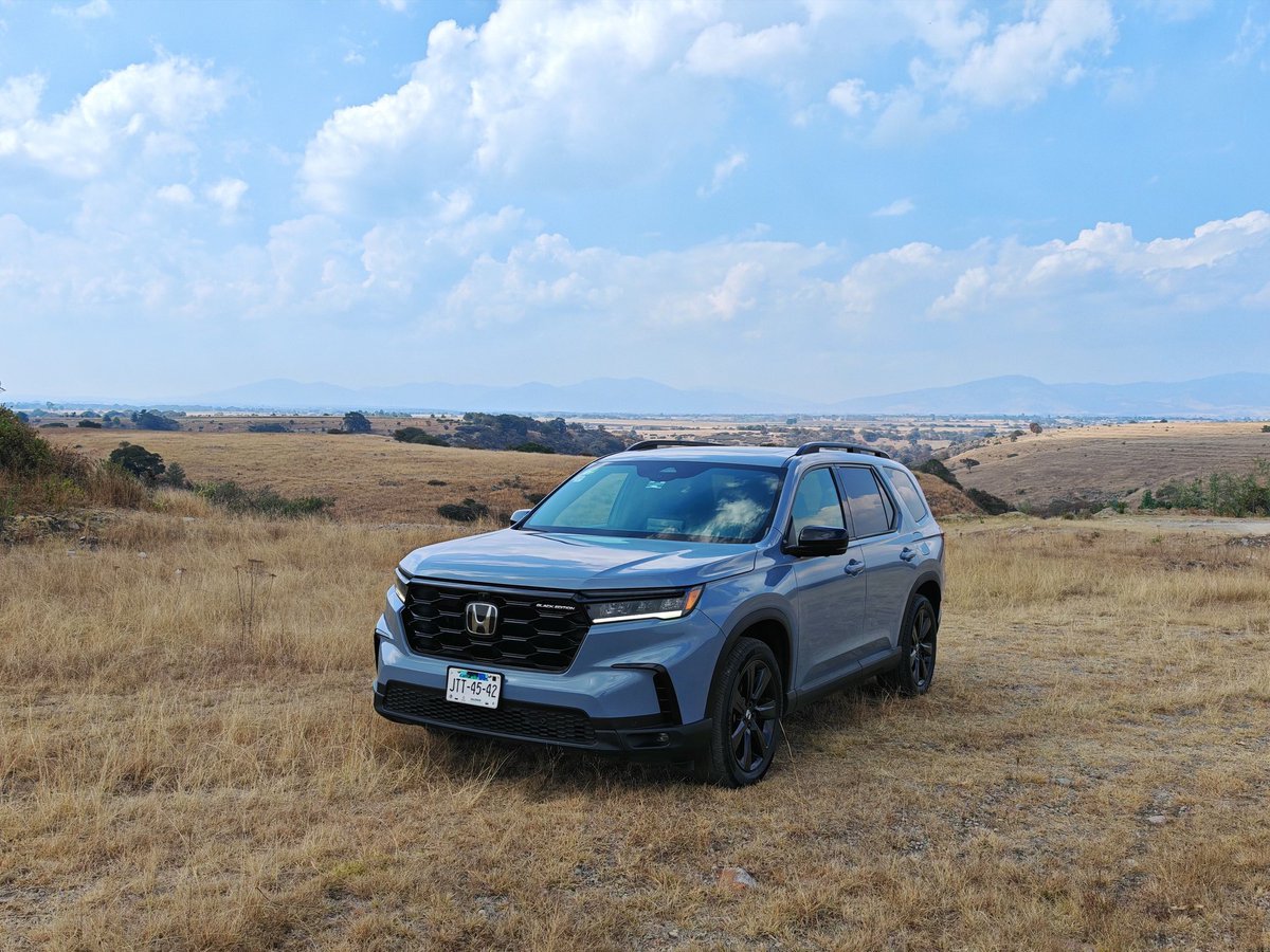 Revista a! Diseño (@adisenomx) on Twitter photo Pilot Black Edition de <a href="/HondaMexico/">Honda México</a> es una experiencia de diseño, estilo y poder. Destaca su estilo robusto, un interior moderno y una dinámica de manejo deportiva. Cuenta con rines de 20", rieles de techo, doble escape, spoiler trasero y luces LED.
#design #diseño Pilot Black Edition de <a href="/HondaMexico/">Honda México</a> es una experiencia de diseño, estilo y poder. Destaca su estilo robusto, un interior moderno y una dinámica de manejo deportiva. Cuenta con rines de 20", rieles de techo, doble escape, spoiler trasero y luces LED.
#design #diseño