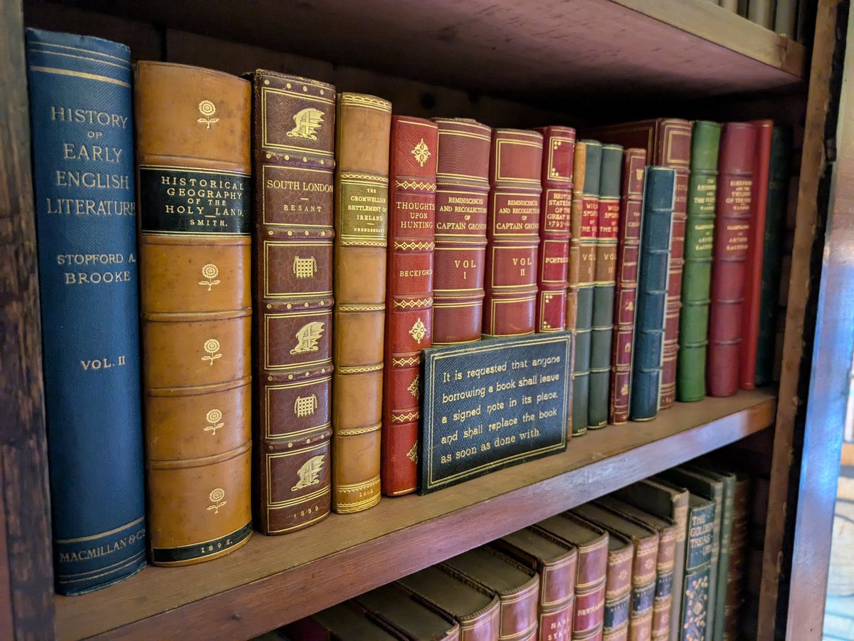 Edinburgh Books tweet media